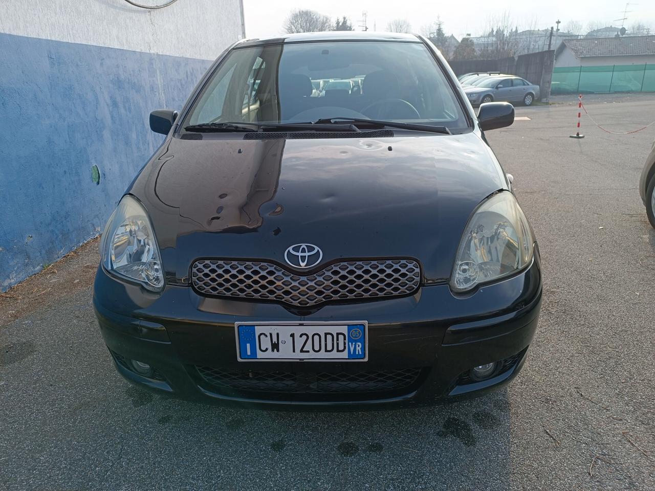 Toyota Yaris 1.0i 16V cat 5 porte Sol