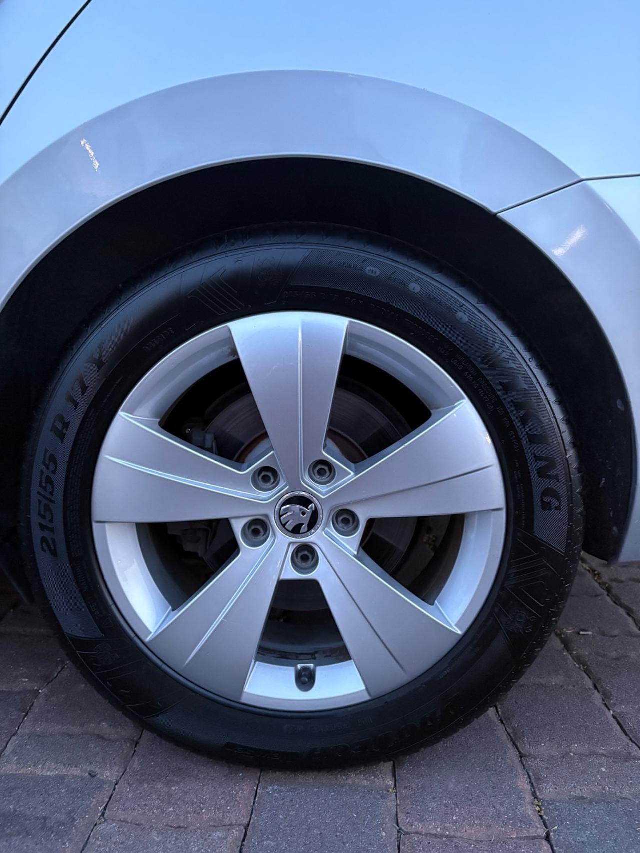 Skoda Superb 2.0 TDI DSG Wagon Style