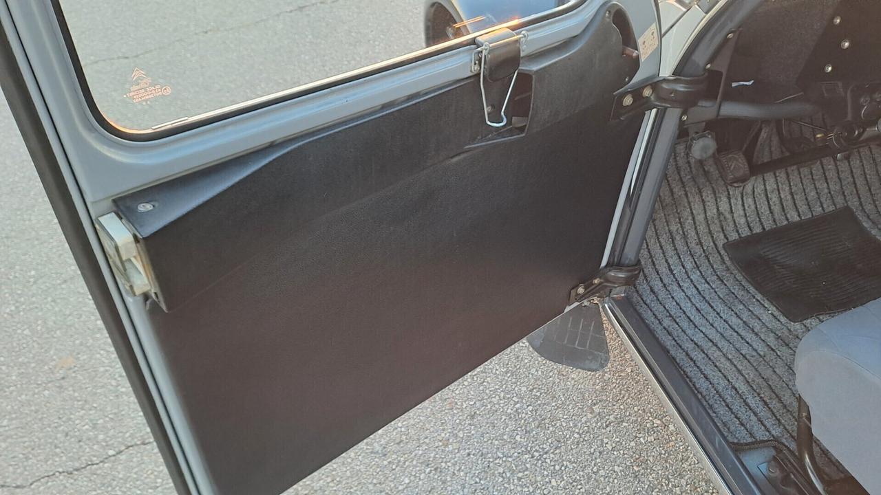 Citroen 2CV 6 Charleston RESTAURATA