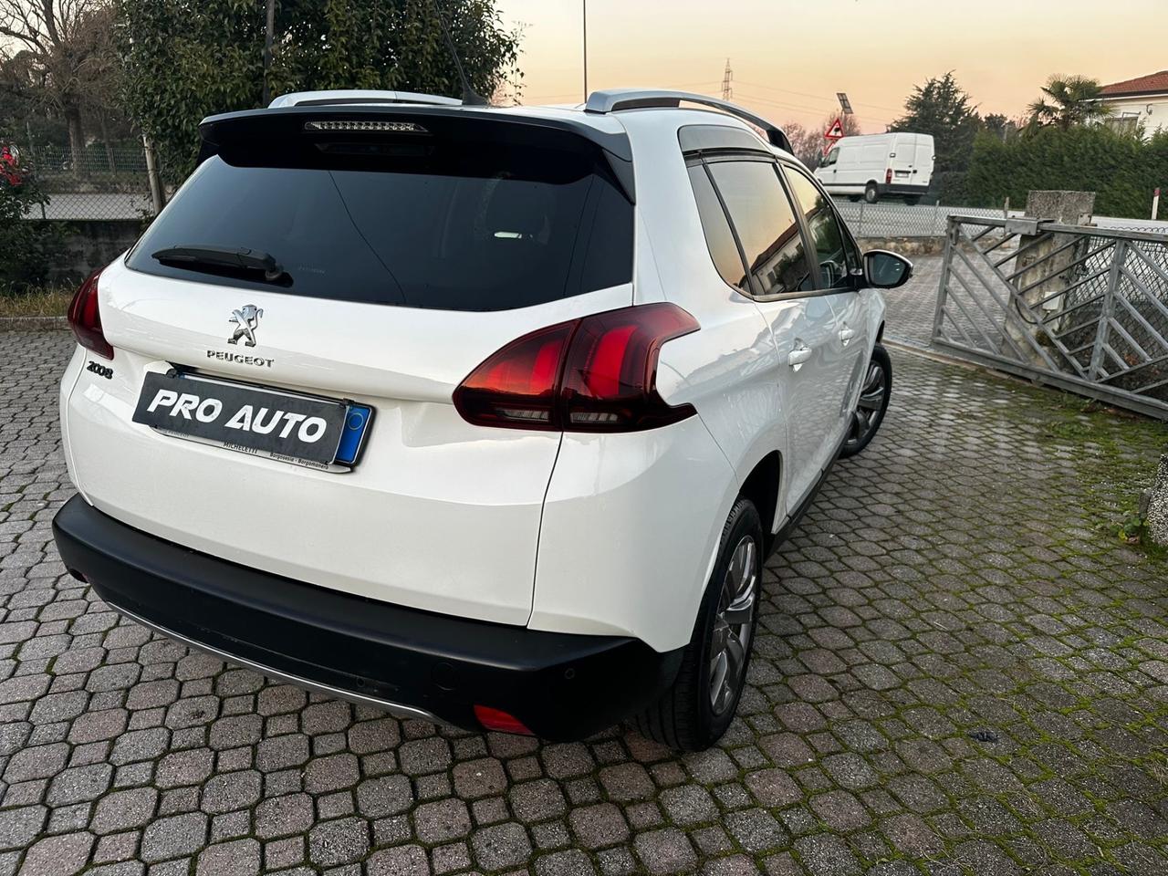 Peugeot 2008 BlueHDi 100 S&S Black Matt