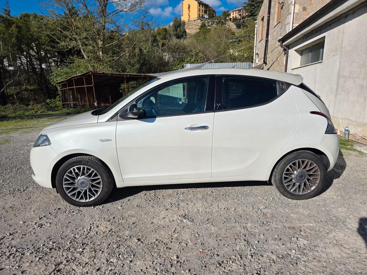 Lancia Ypsilon 1.2 69 CV 5 porte S&S Gold