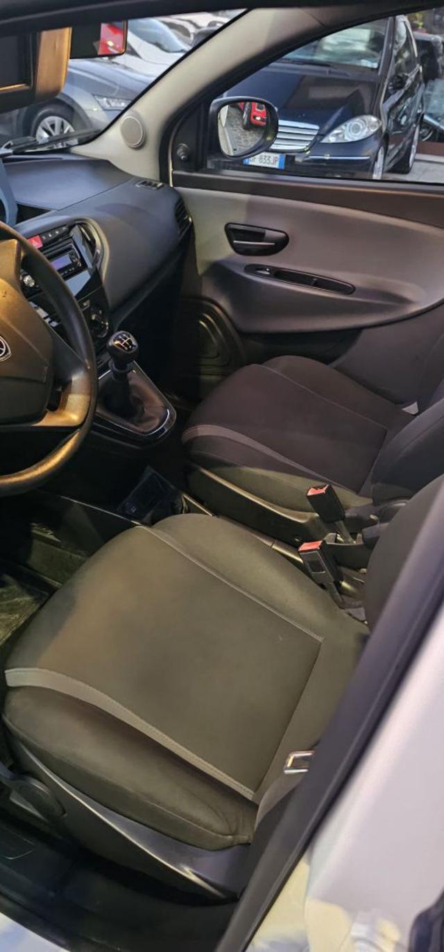 LANCIA Ypsilon 1.2 69 CV 5 porte GPL Ecochic Silver