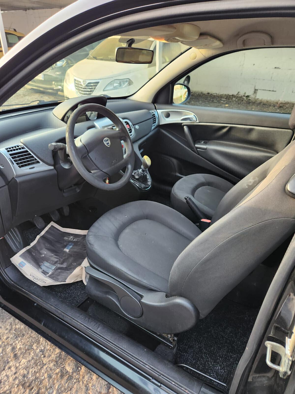 Lancia Ypsilon 1.2 69 CV PLATINUM