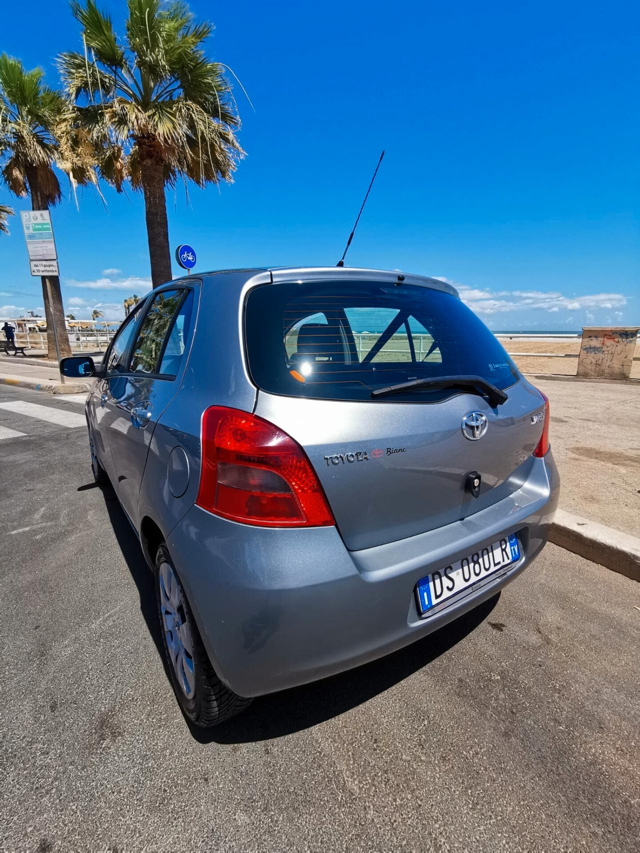 Toyota Yaris 1.3 5P. Sol solo km.97000