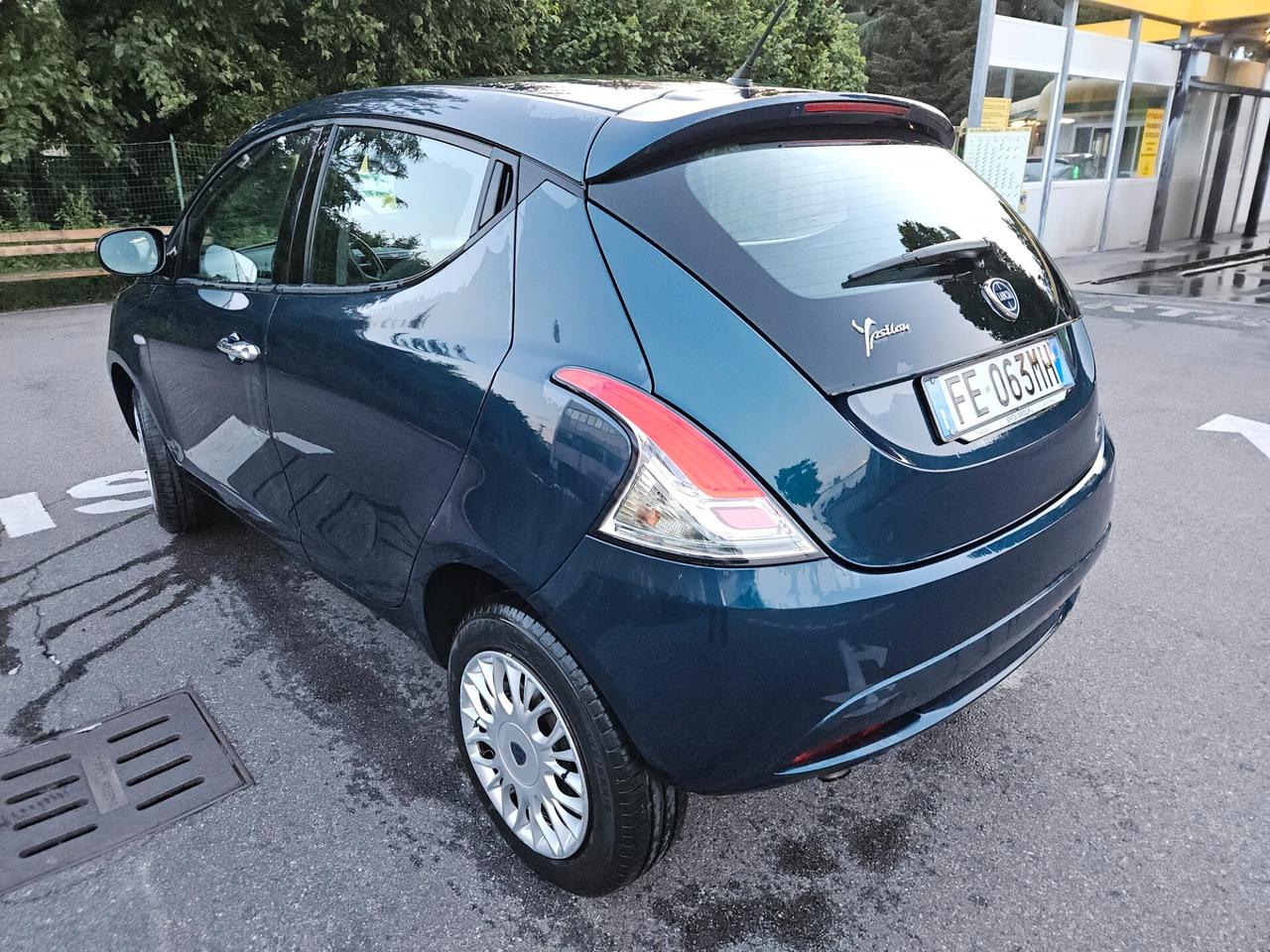 Lancia Ypsilon 0.9 TwinAir 85 CV 5 porte Metano Ecochic Platinum