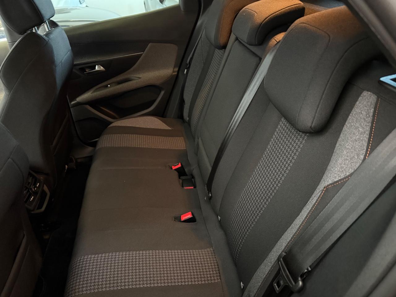 Peugeot 3008 BlueHDi 130 S&S EAT8 Allure