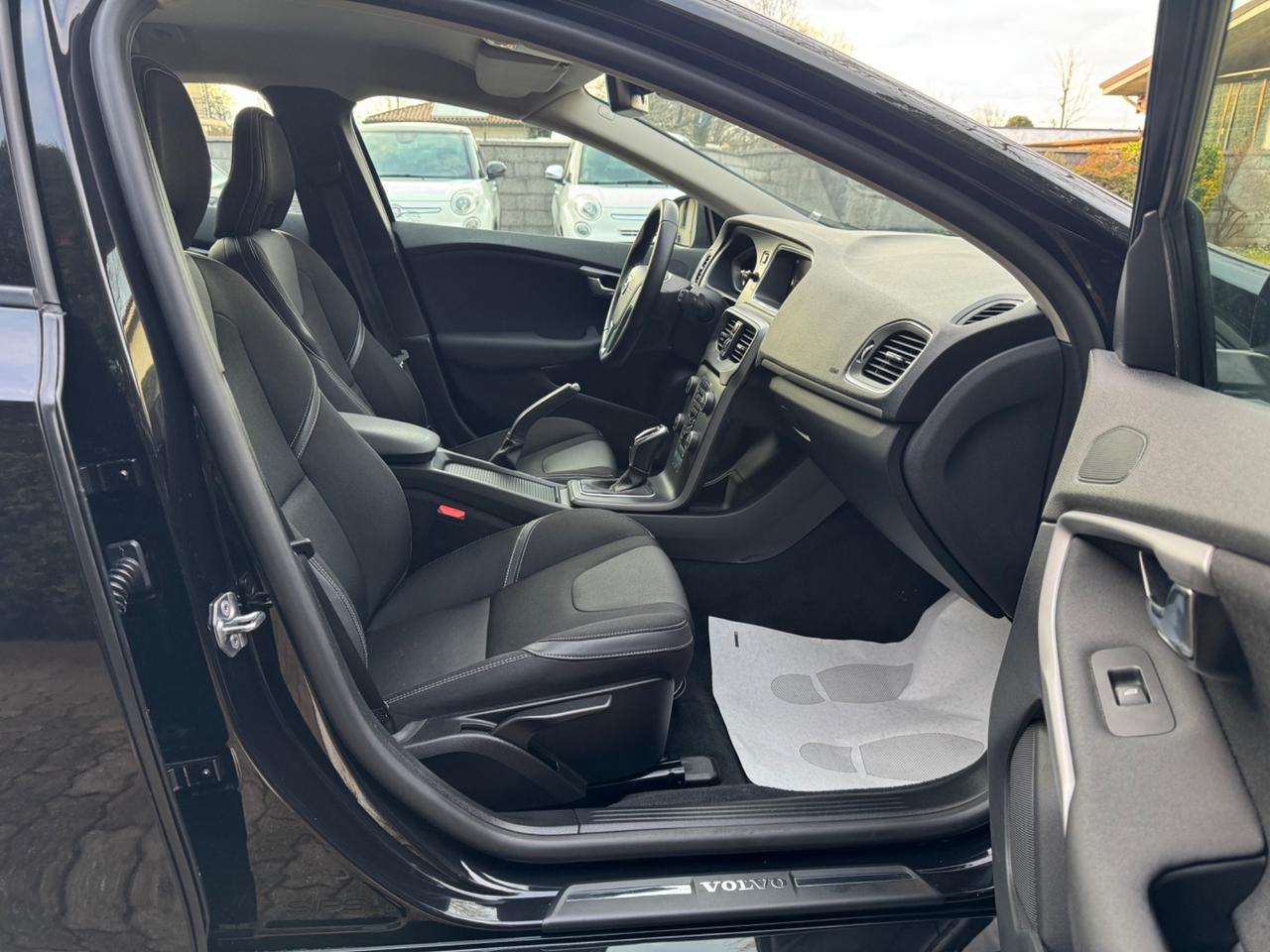 Volvo V40 D2 Geartronic Business Plus