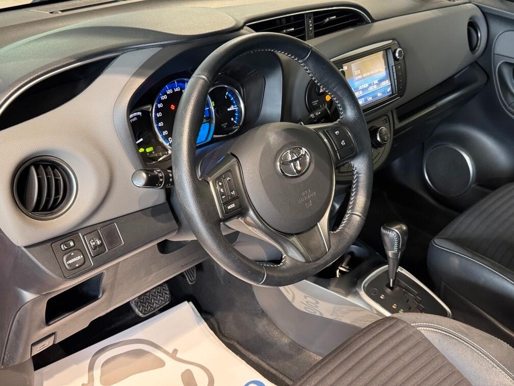 Toyota Yaris 5p 1.5h Style Hybrid aut Pano Navi Cam 16" Neopat