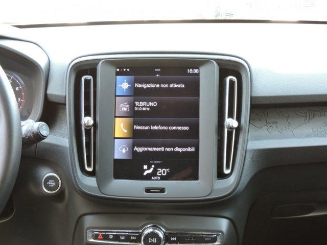 VOLVO XC40 T2 MOMENTUM CORE AUTOMATICA