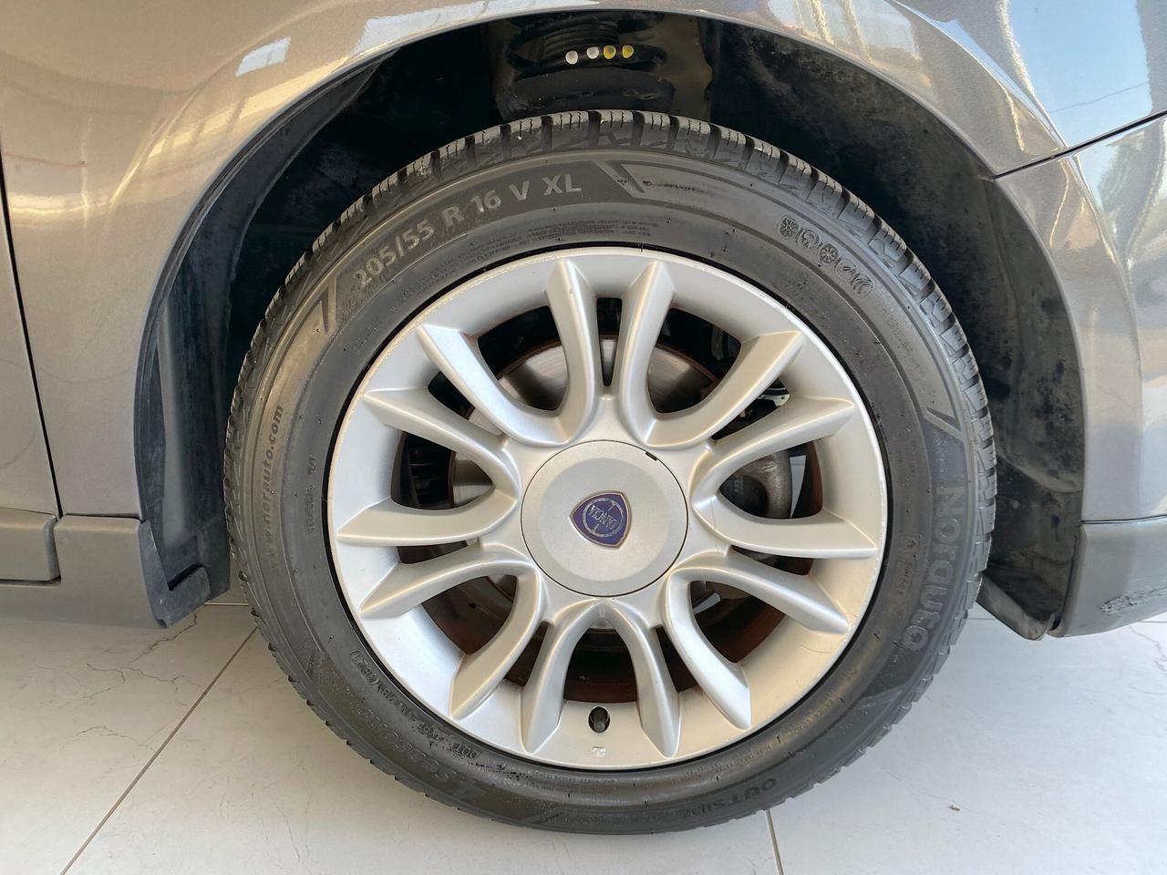 Lancia Delta 1.6 MJT DPF Silver