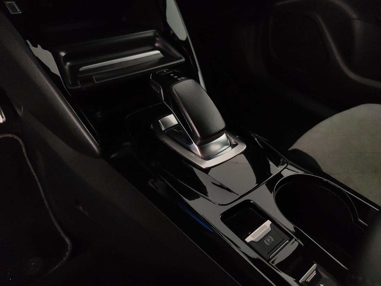 Peugeot 2008 motore elettrico 136 CV GT Pack