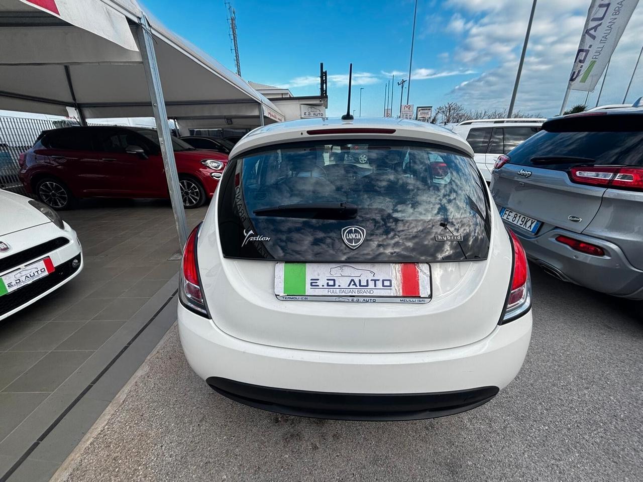 Lancia Ypsilon 1.0 FireFly 5 porte S&S Hybrid Ecochic Silver