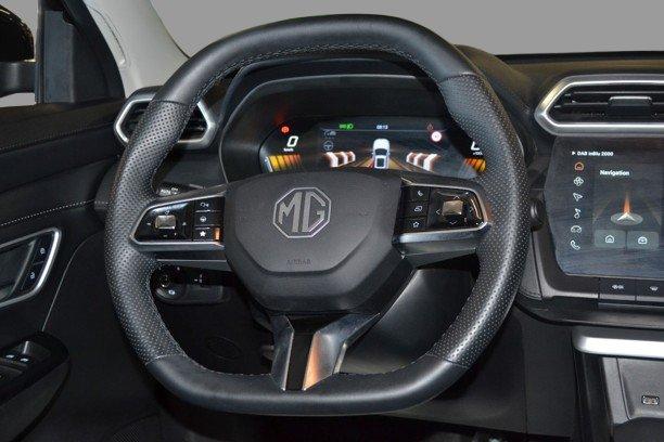 MG ZS - HYBRID + LUX
