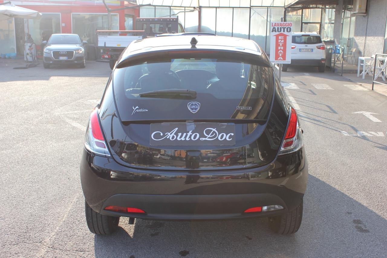 Lancia Ypsilon 1.0 S&S Hybrid Ecochic Gold