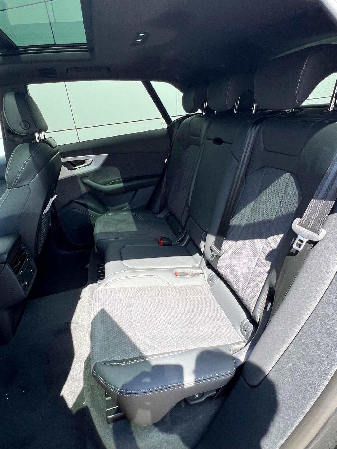 Audi Q8 Sline quattro possibilità noleggio no scoring