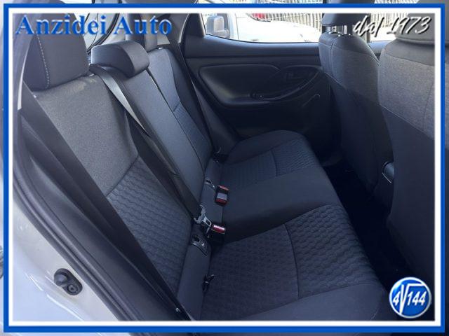 TOYOTA Yaris 1.5 Hybrid 5 porte Business