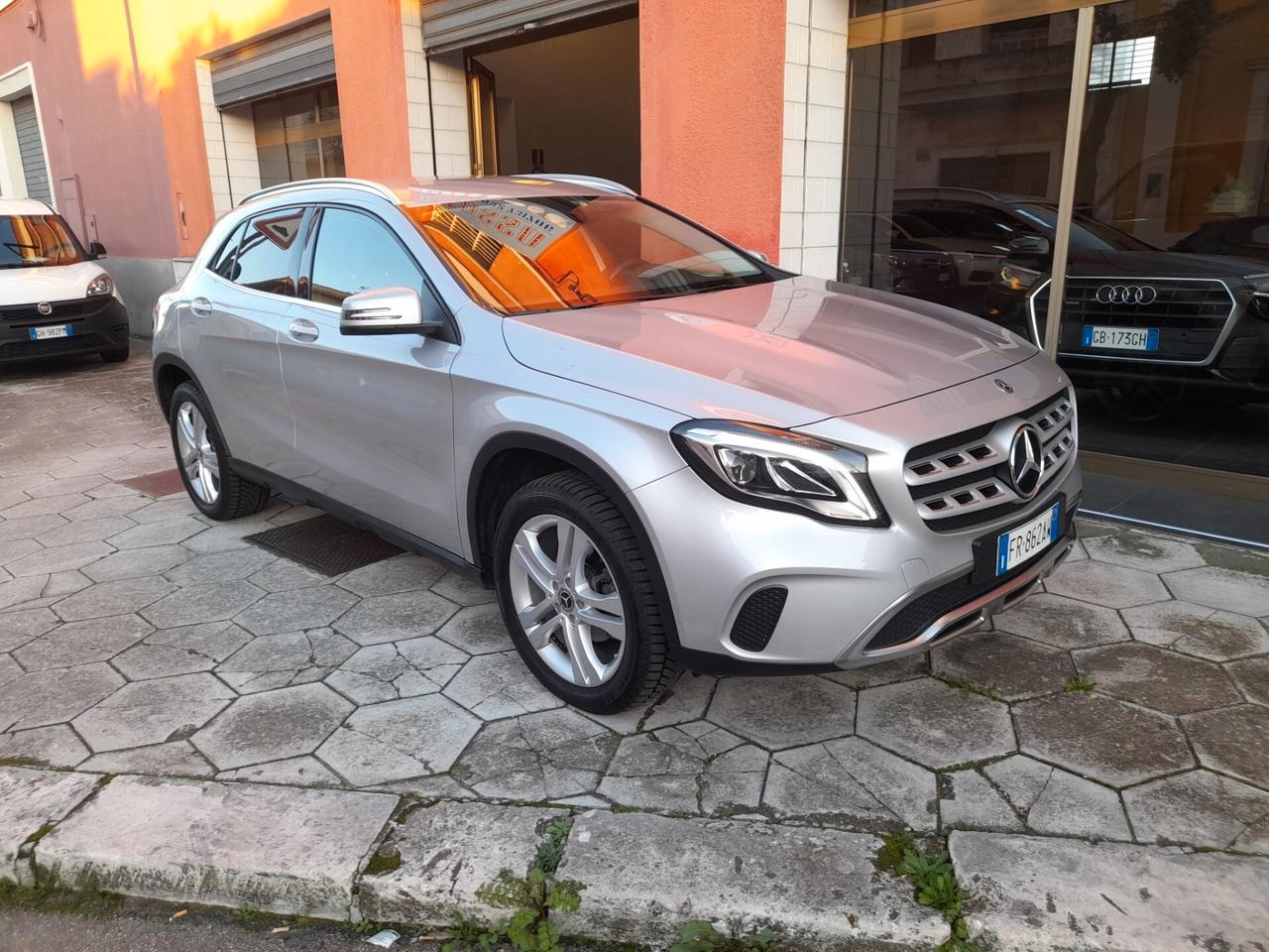 MERCEDES GLA 180 D SPORT