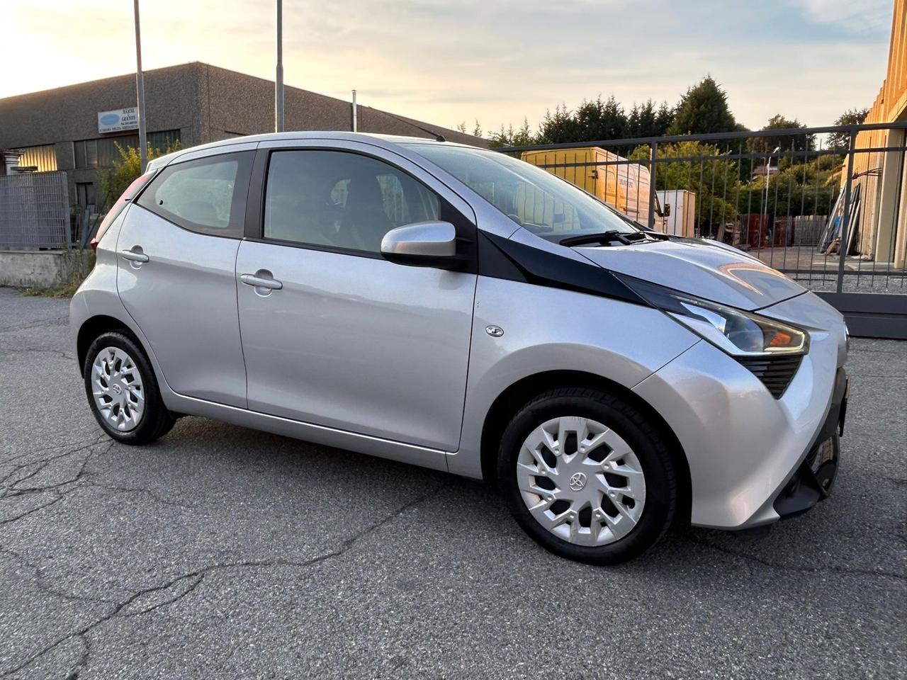 Toyota Aygo Connect 1.0 VVT-i 72 CV 5 porte x-clusiv MMT*SOLO 38000KM*CAMBIO AUTOMATICO*
