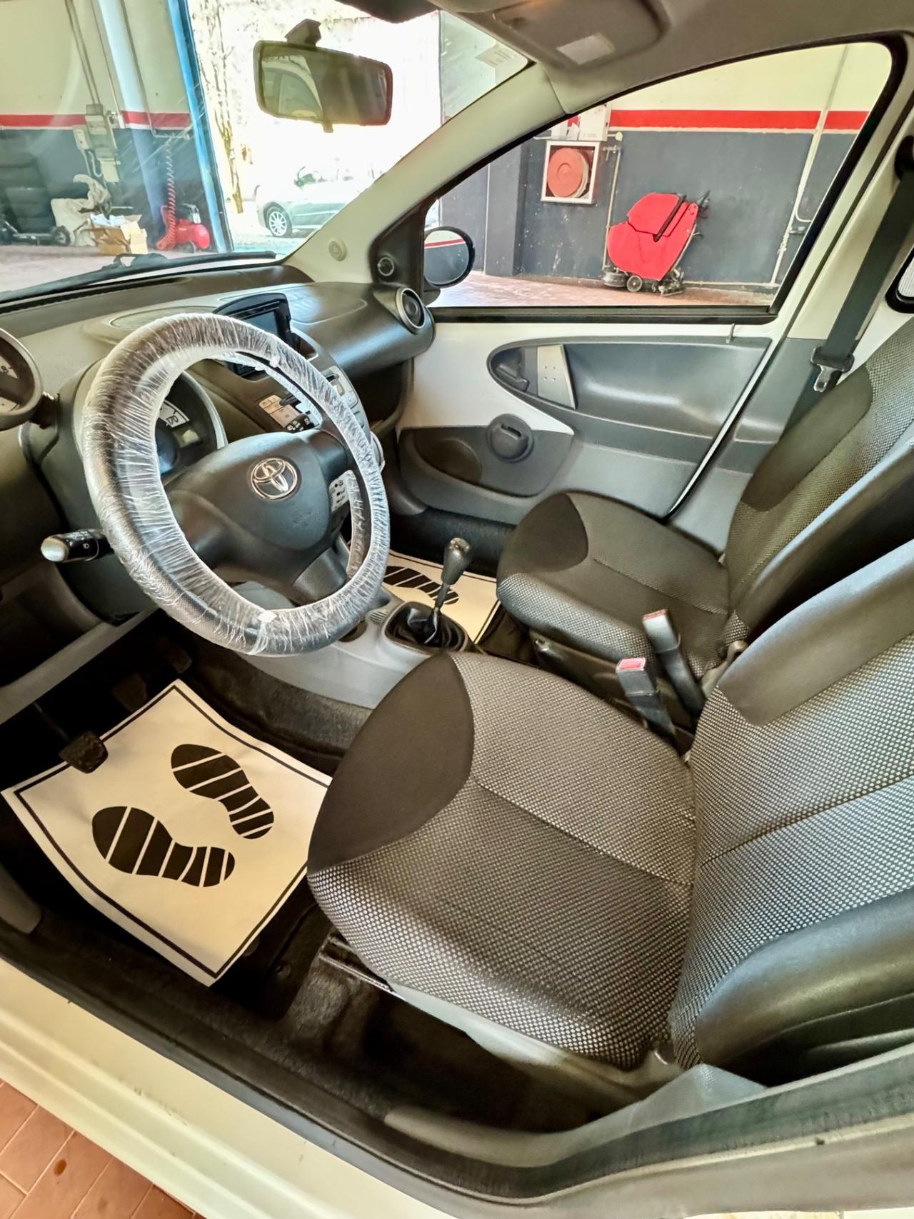 Toyota Aygo 1.0 12V VVT-i 5 porte Lounge Connect