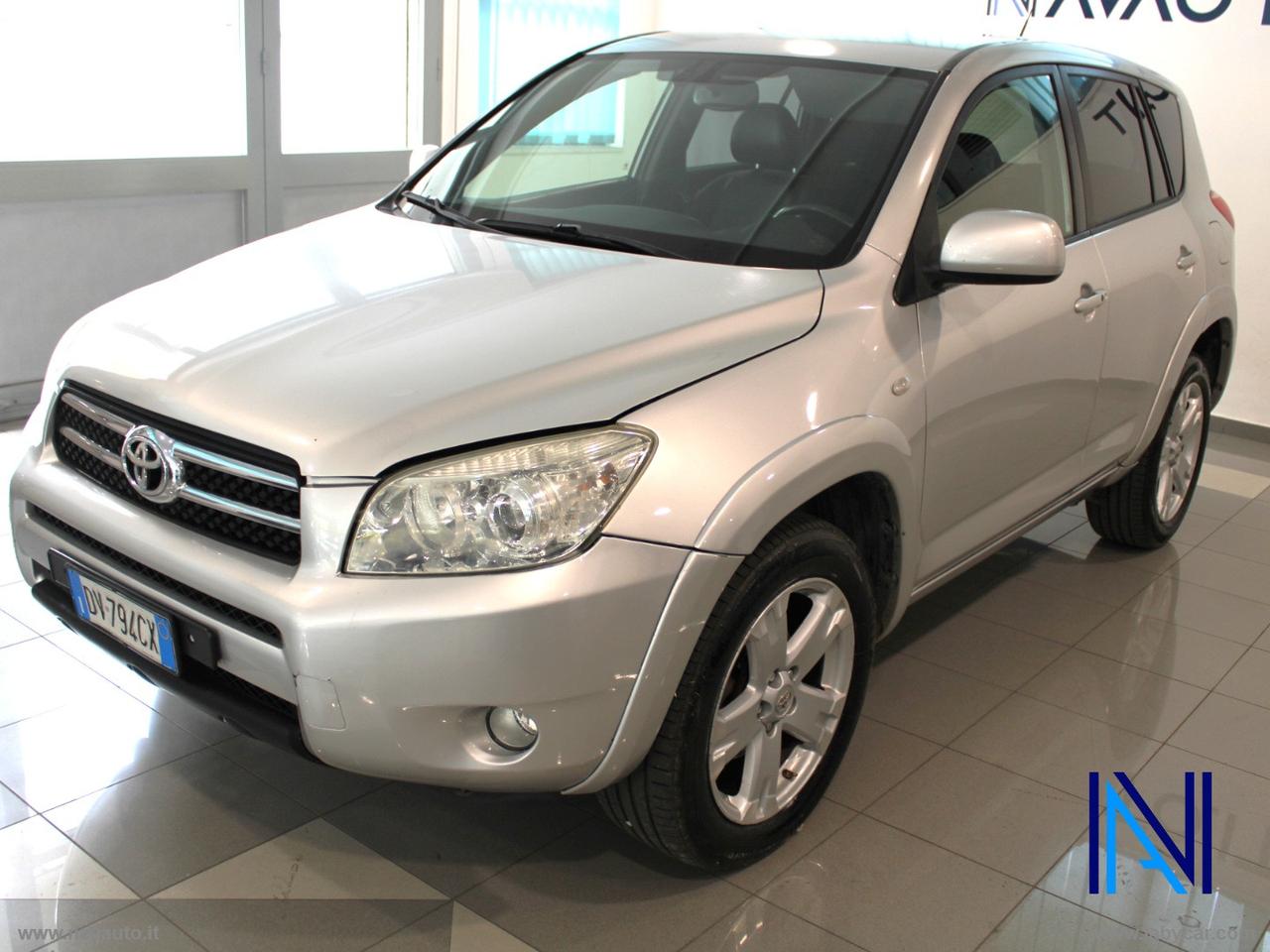 TOYOTA RAV4 2.2 D-4D 177 CV Luxury