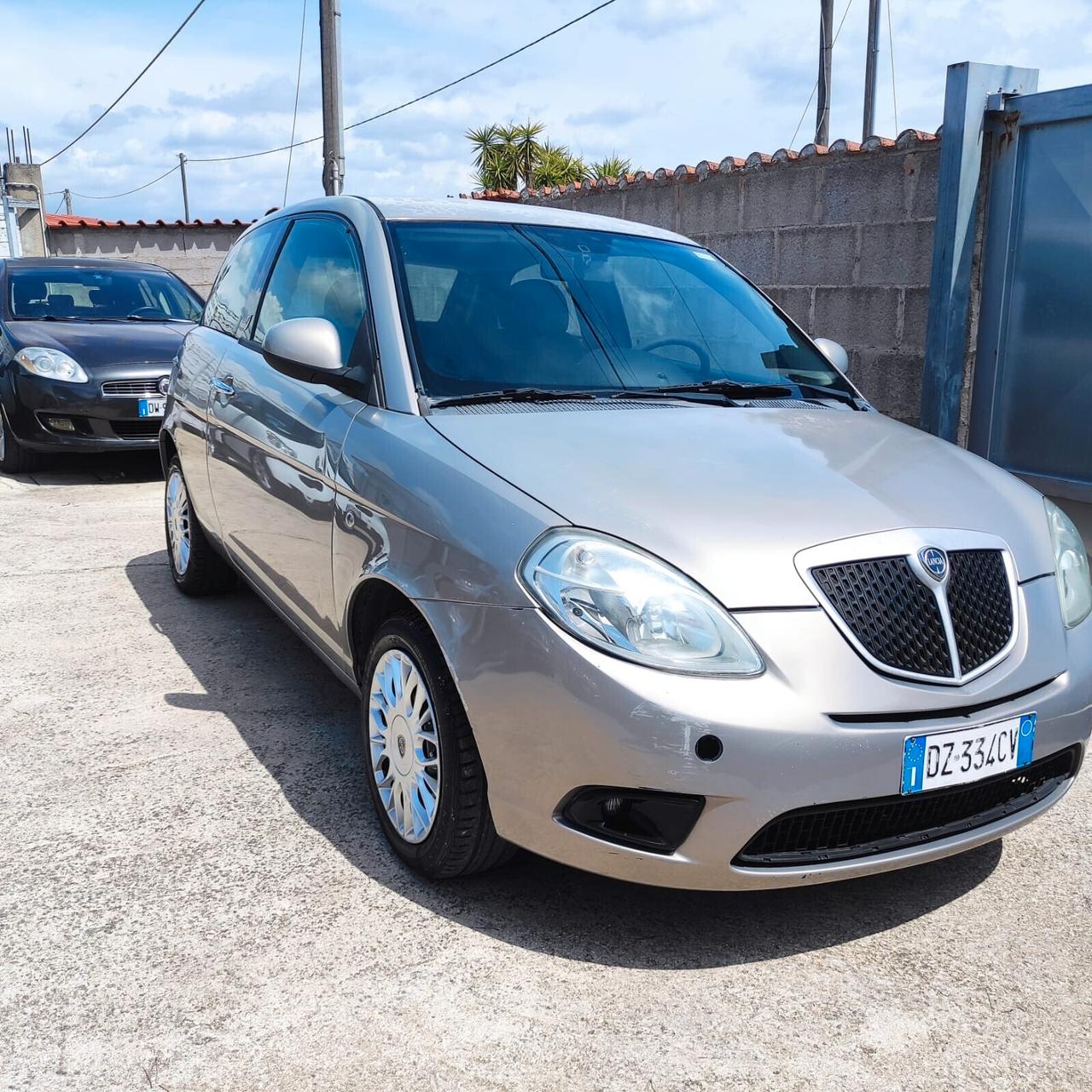 Lancia Ypsilon 1.3 MJT 75 CV Argento