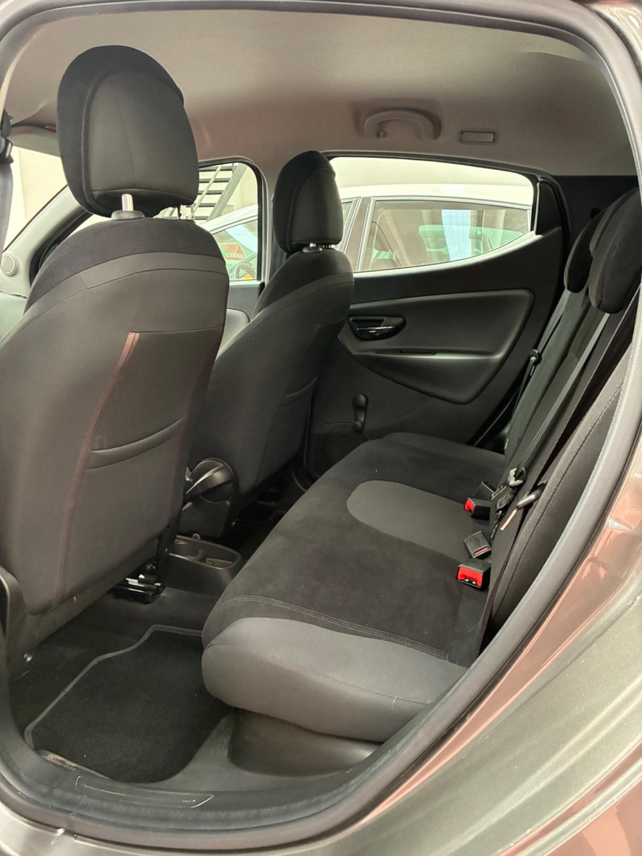 Lancia Ypsilon 1.2 69 CV 5 porte S&S Silver