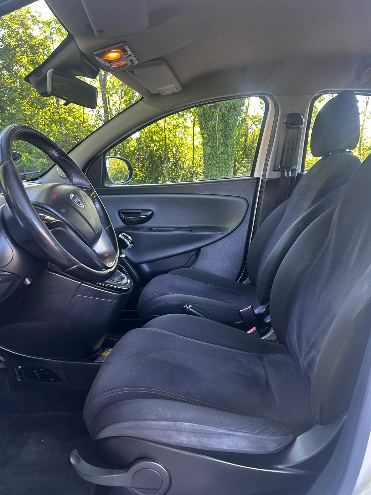 Lancia Ypsilon 1.2 69 CV 5 porte S&S Silver