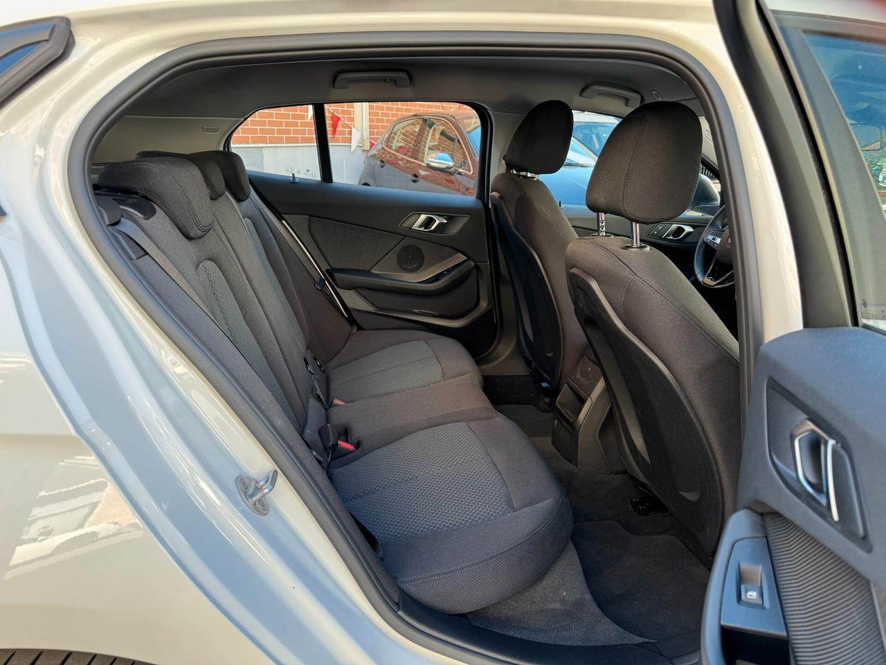 BMW 118 Business Advantage 140cv auto ADATTA NEOPATENTATI