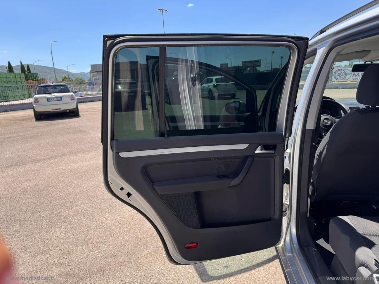VOLKSWAGEN Touran Business 1.6 TDI Comfortline