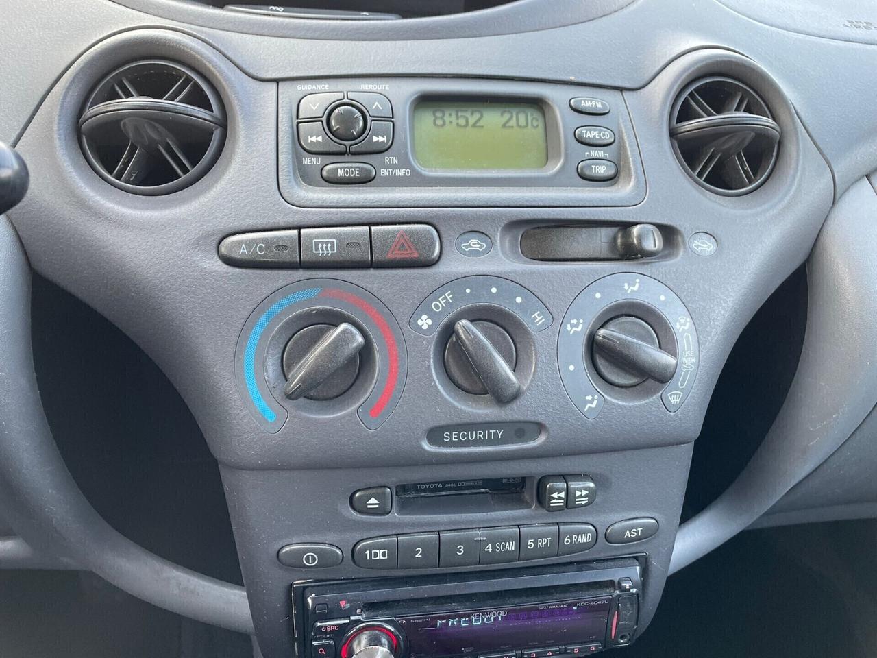 Toyota Yaris 1.0i 16V cat 5 porte Sol OK NEOP.