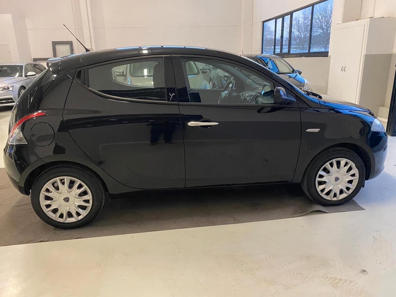 Lancia Ypsilon 1.2 69 CV 5 porte S&S Silver