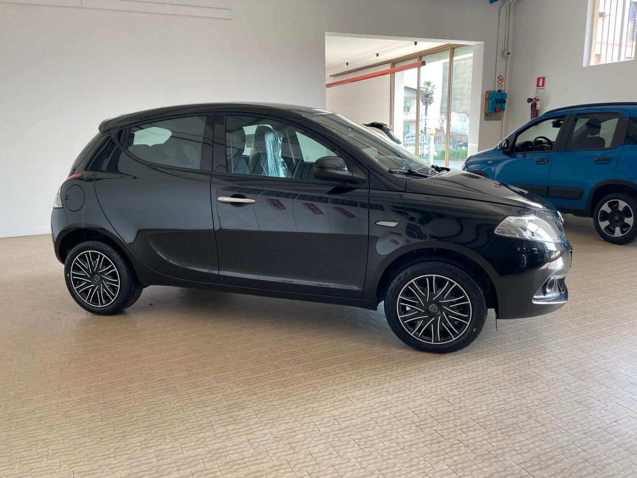 Lancia Ypsilon 1.0 FireFly 5 porte S&S Hybrid Oro