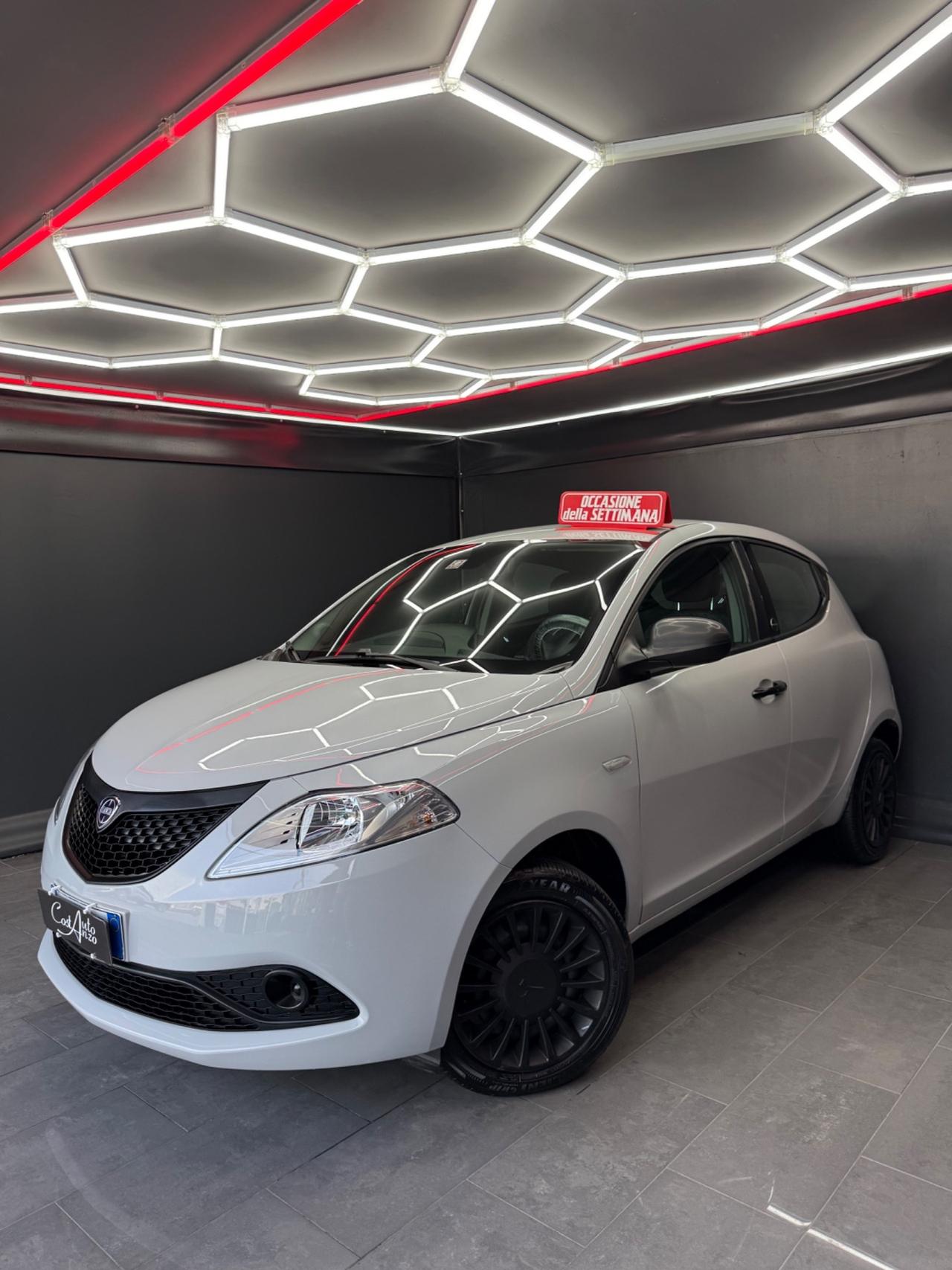 Lancia Ypsilon 1.0 Hybrid Ecochic Gold 2021