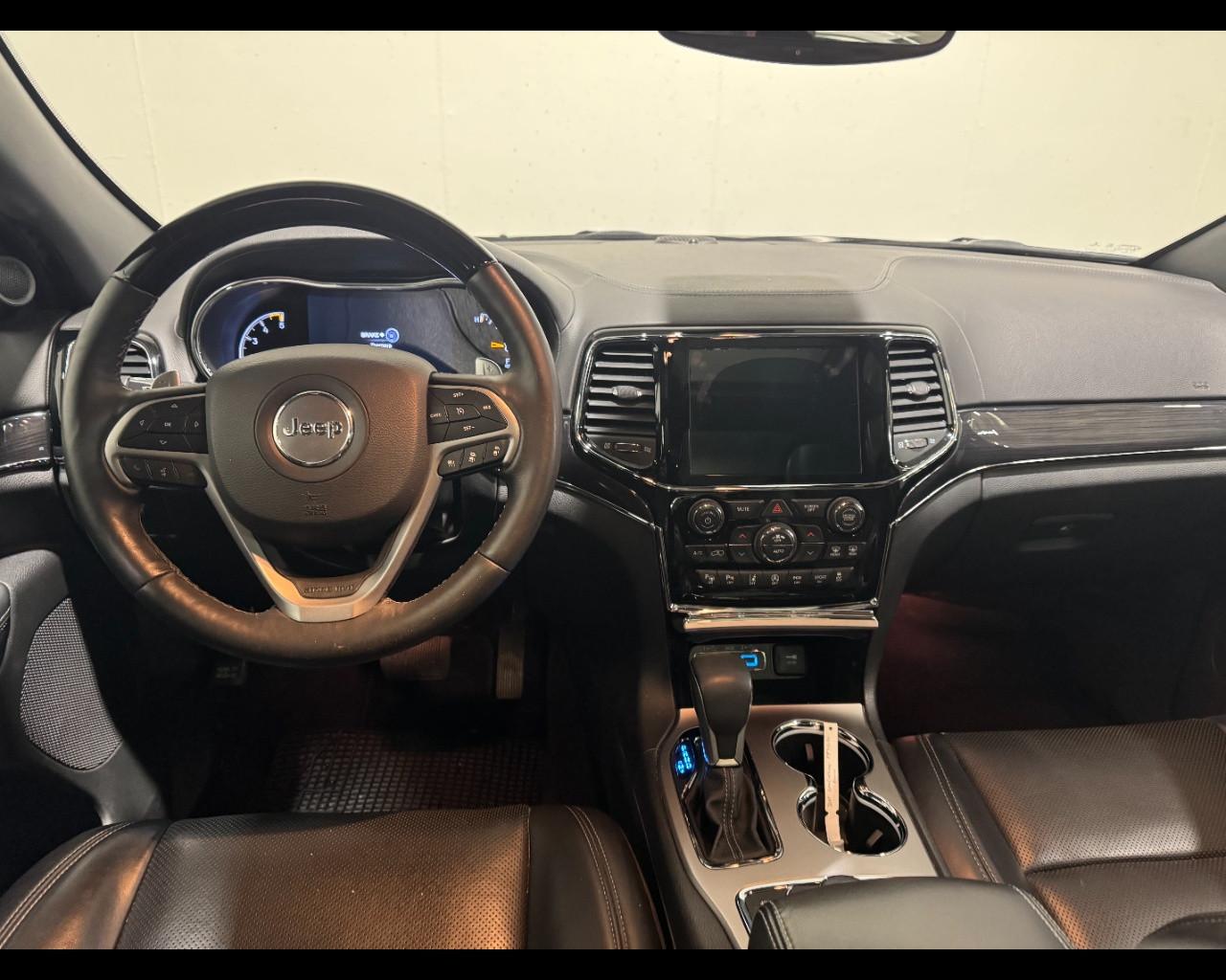 JEEP GRAND CHEROKEE 3.0 AUTO OVERLAND