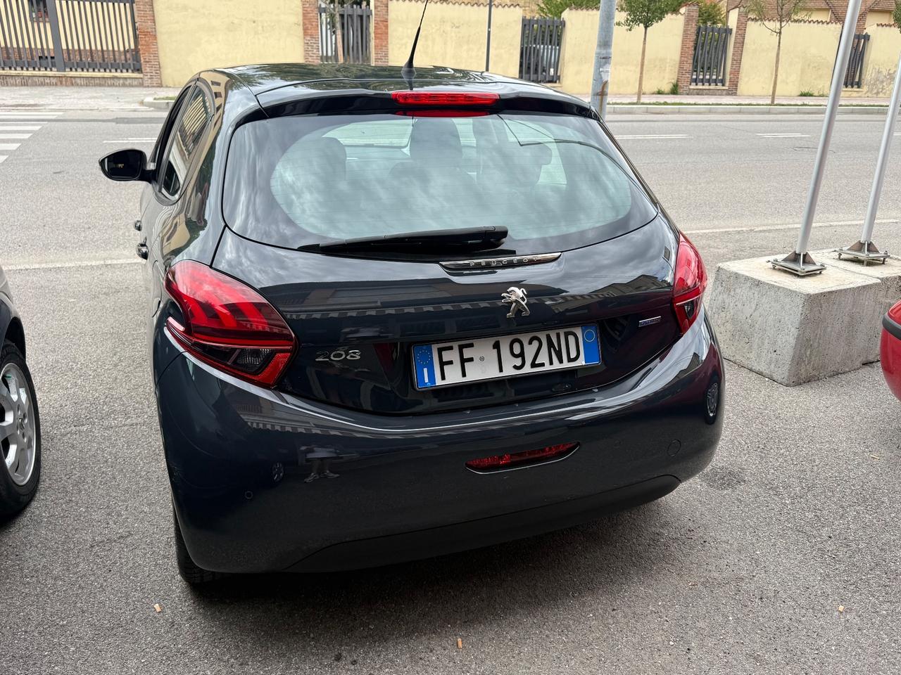 Peugeot 208 PureTech 82 5 porte Allure