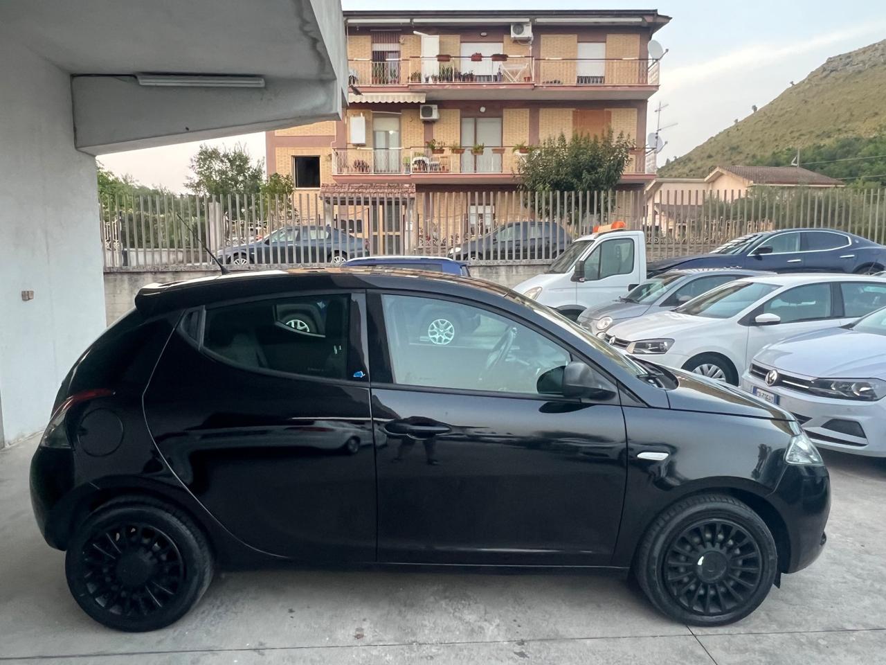 Lancia Ypsilon 1.2 69 CV 5 porte Elefantino Blu