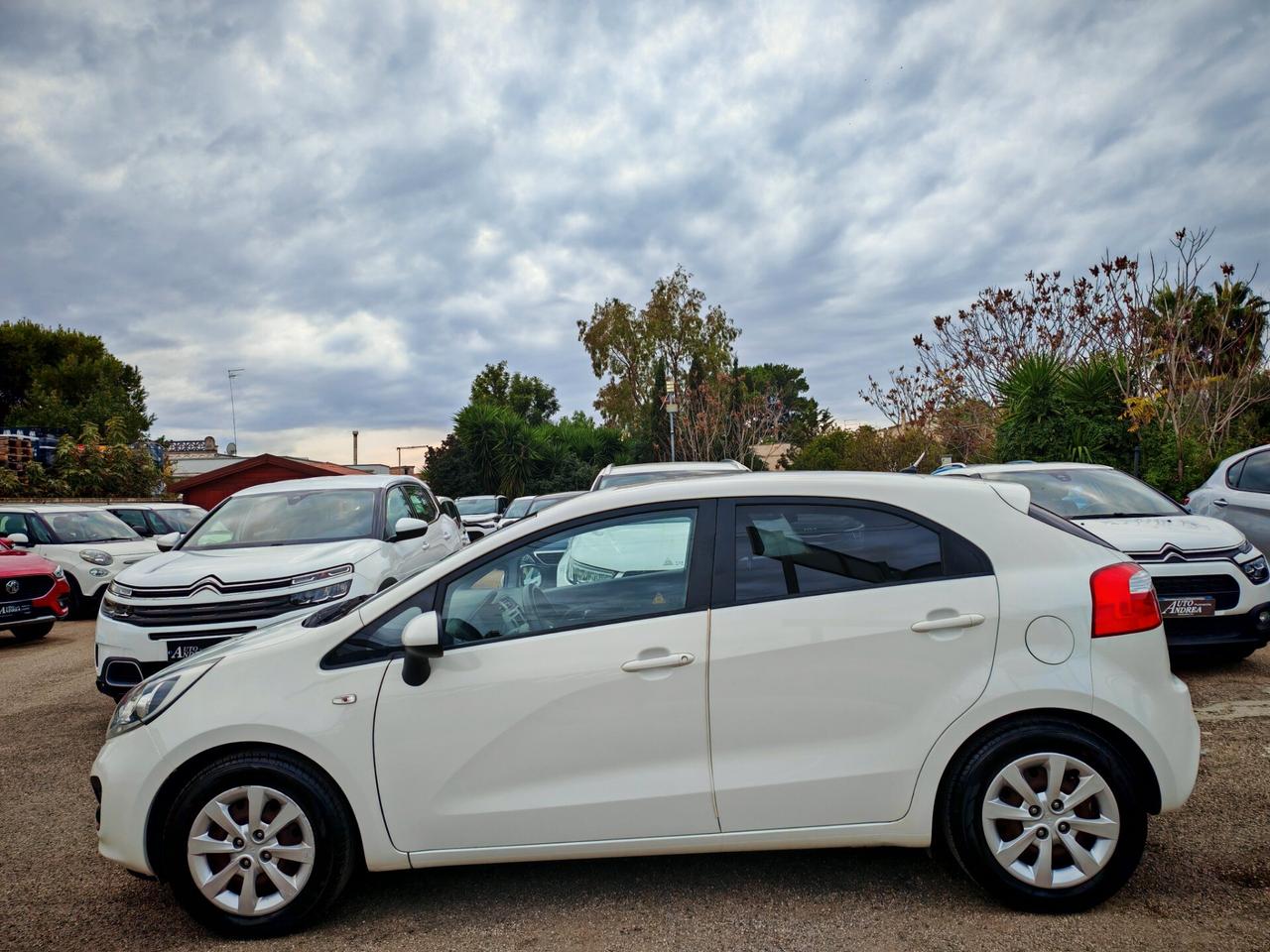 Kia Rio 1.1CRDi EX Plus Full Optional 2013
