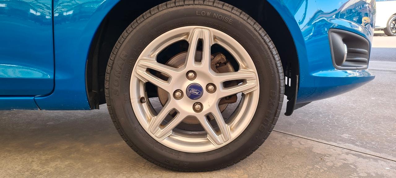 Ford Fiesta 1.4 BenzGPL Titanium