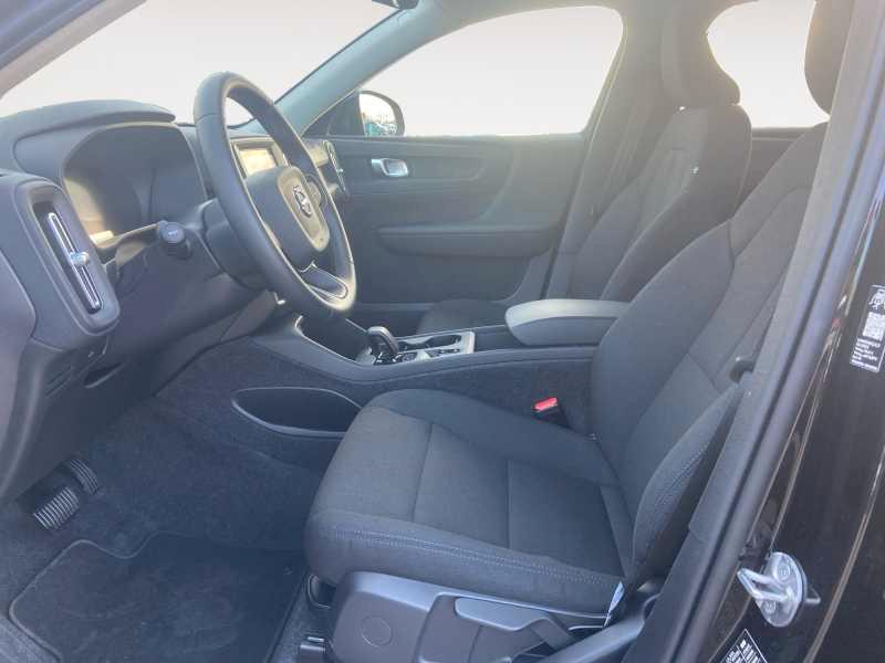 VOLVO XC40 2.0 b3 EssenTiaL AuTo