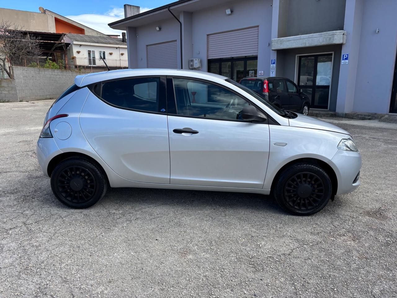 Lancia Ypsilon 1.2 69 CV 5 porte GPL Ecochic Monogram