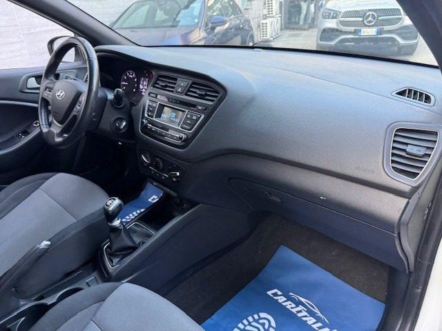 HYUNDAI i20 1.2 84 CV 5 porte Blackline