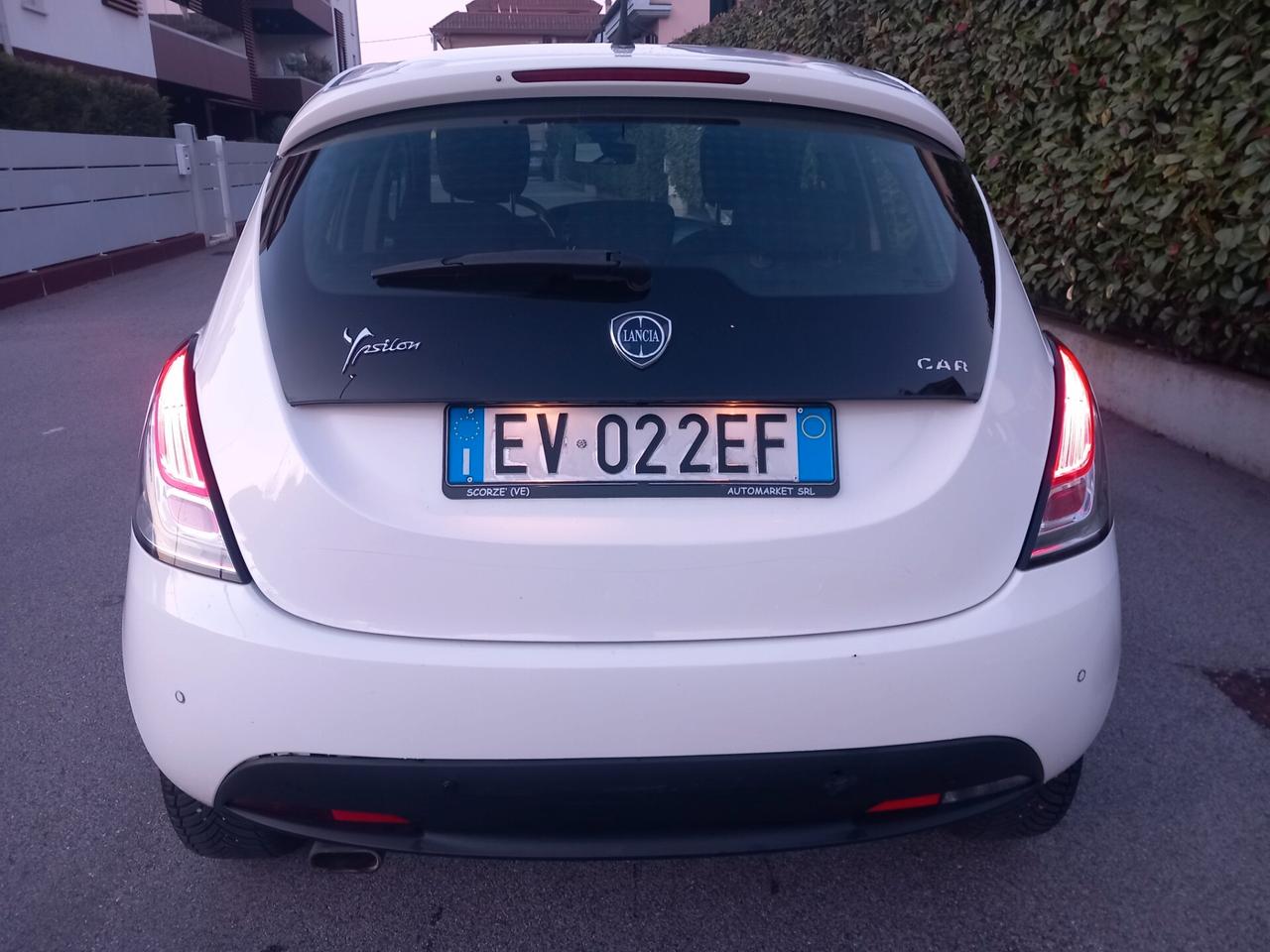 Lancia Ypsilon 1.2 69 CV 5 porte GPL Ecochic Gold tua a € 159 mese