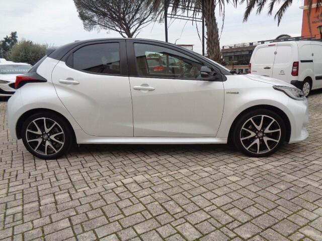 Toyota Yaris 1.5 Hybrid 5 porte Style BIANCO PERLATO TETTO NERO NAVIGAZIONE