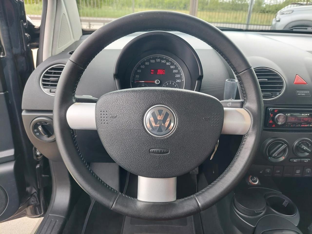 VOLKSWAGEN New Beetle 1.6 FL - 2009