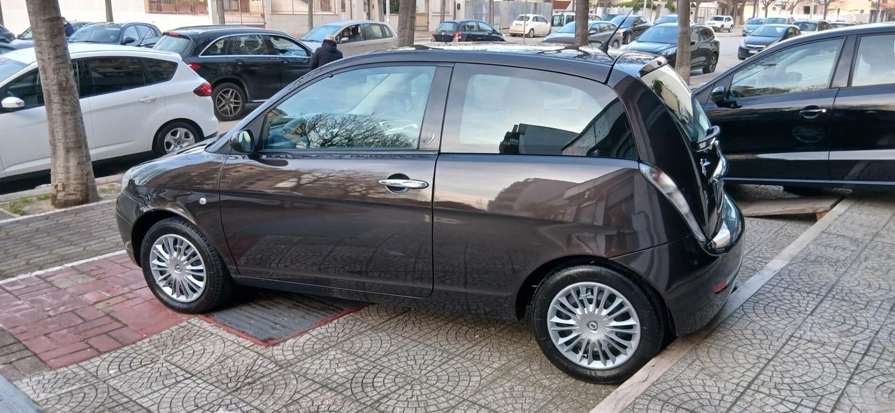 LANCIA YPSILON 1.2 PARI AL NUOVO