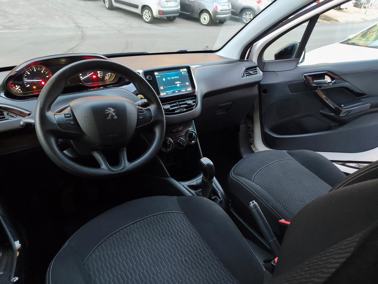 Peugeot 208 1.5 diesel pari al nuovo