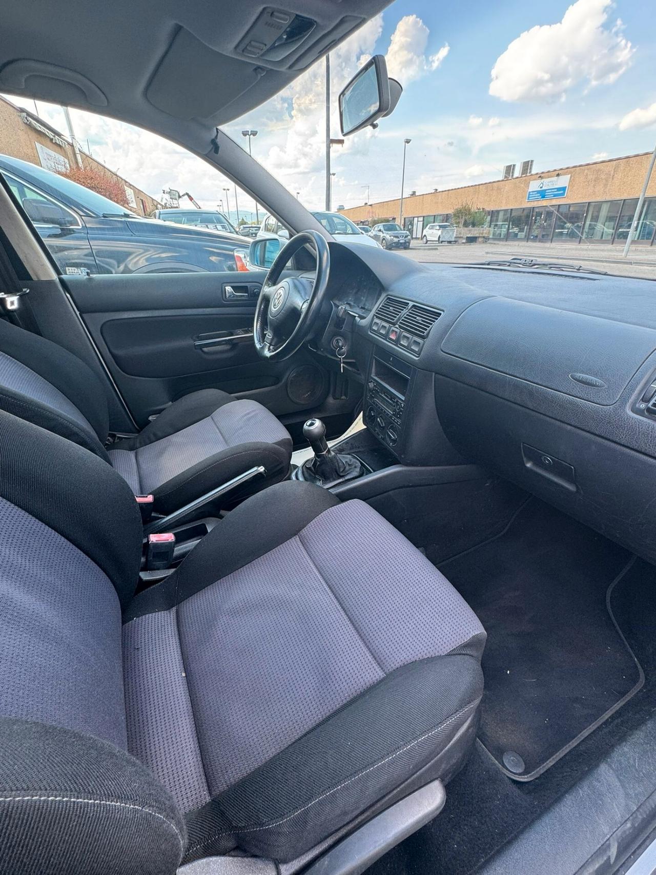 Volkswagen Golf 1.6 16V cat 5 porte Highline