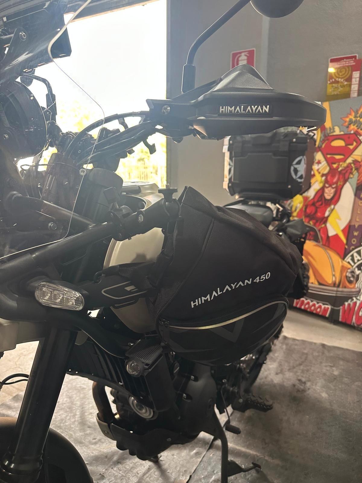 Royal Enfield Himalayan 450 super accessoriata