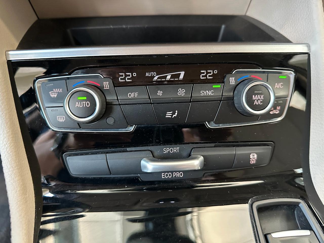 BMW 216 d Active Tourer Luxury Auto - LED - 17" - Pelle - Navi