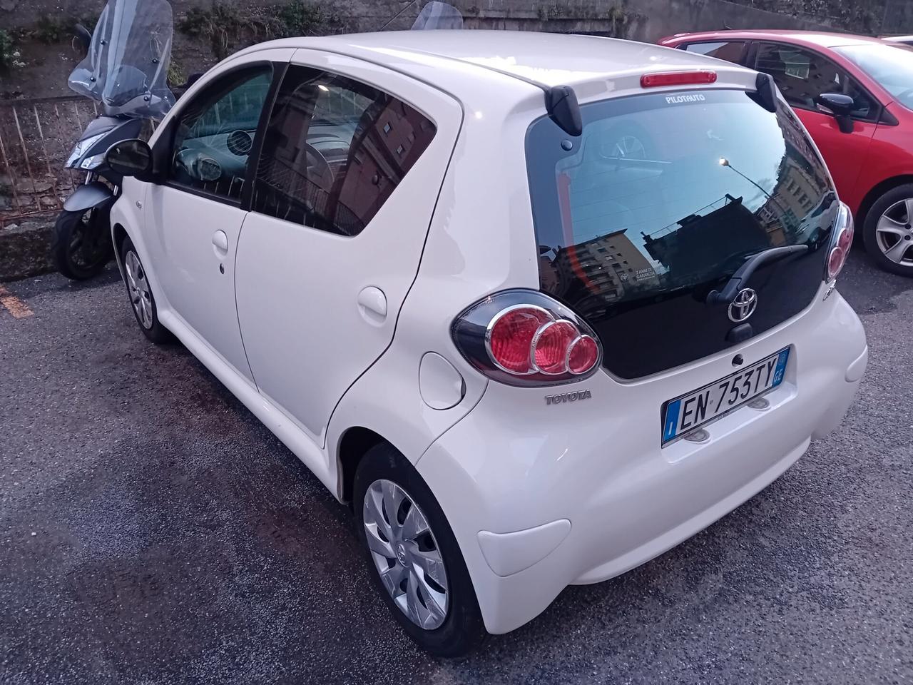 Toyota Aygo 1.0 12V VVT-i 5 porte Active Connect